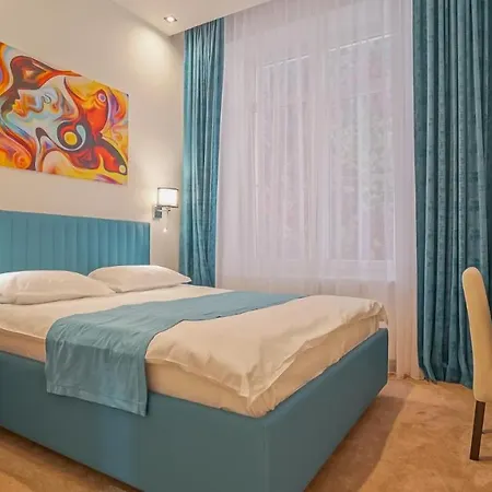 Zoom Aparthotel *
