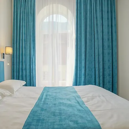 Aparthotel Zoom *